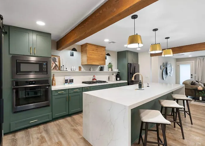 New The Palmera - Updated 4br With Private Pool *