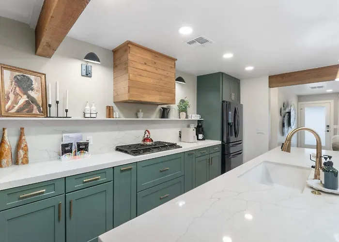 New The Palmera - Updated 4br With Private Pool *